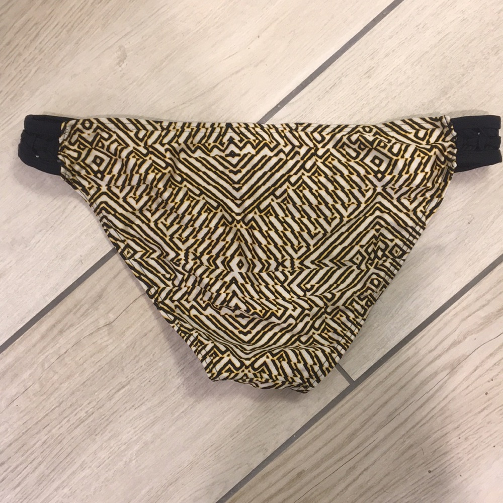 MinkPink Geometric Print Bikini - Picture 5 of 7